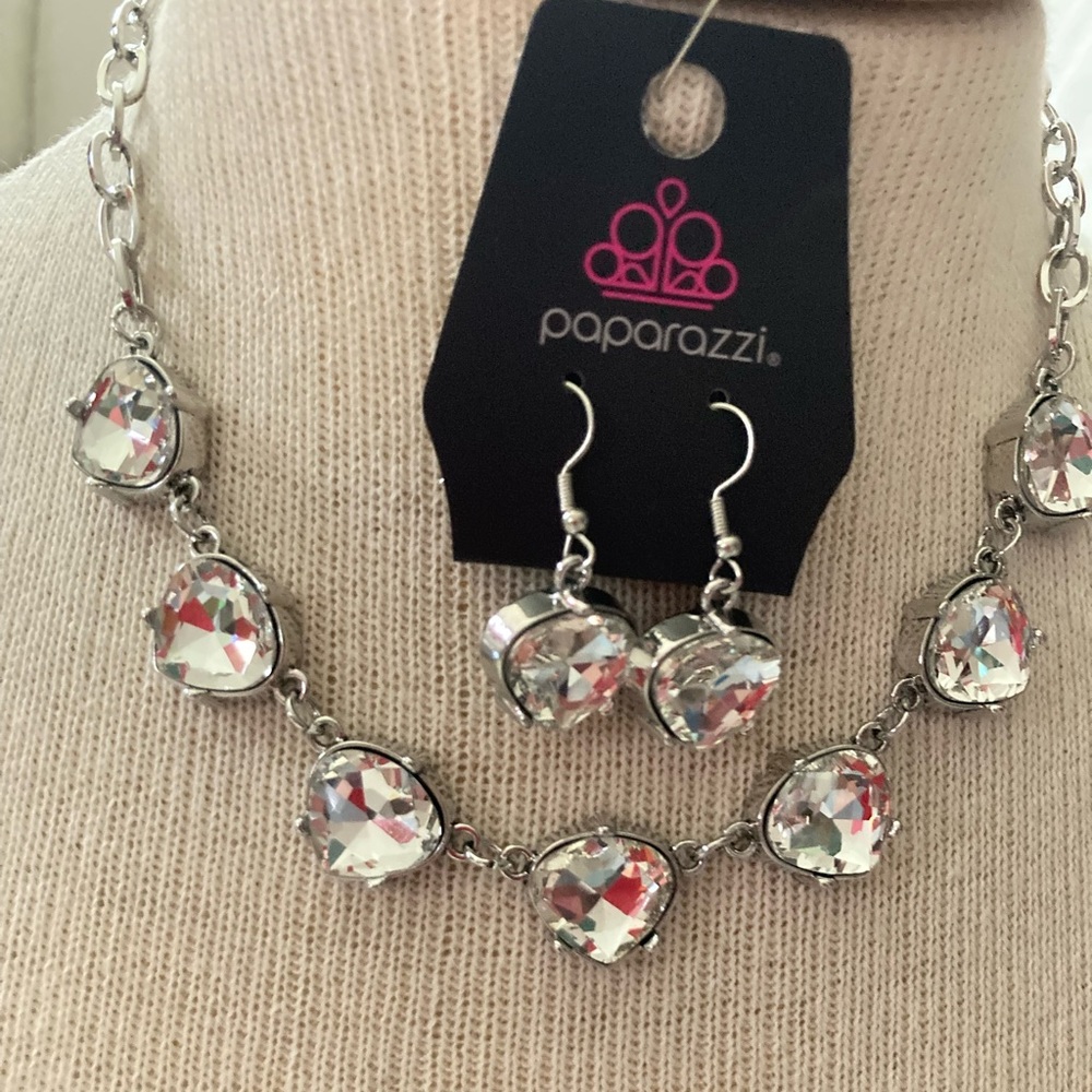 NWT Paparazzi silver with clear rhinestone necklace & earrings set